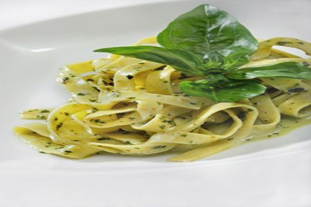 Paste tagliatelle cu broccoli si sos de smantana